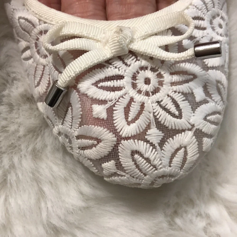 White American Eagle Embroidered Flower Bow Flats